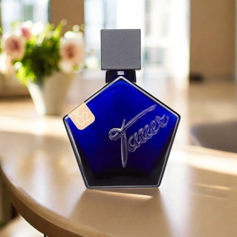 O mundo dos perfumes de nicho é um universo cativante que transcende as fragrâncias comerciais convencionais. Criados por casas independentes, muitas vezes de pequeno porte, esses perfumes priorizam a qualidade dos ingredientes e a originalidade das composições. A experiência proporcionada por um perfume de nicho é singular, oferecendo ao usuário uma conexão emocional e sensorial que frequentemente falta nas grandes marcas.