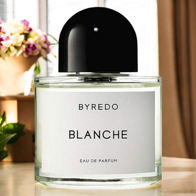 O mundo dos perfumes de nicho é um universo cativante que transcende as fragrâncias comerciais convencionais. Criados por casas independentes, muitas vezes de pequeno porte, esses perfumes priorizam a qualidade dos ingredientes e a originalidade das composições. A experiência proporcionada por um perfume de nicho é singular, oferecendo ao usuário uma conexão emocional e sensorial que frequentemente falta nas grandes marcas.